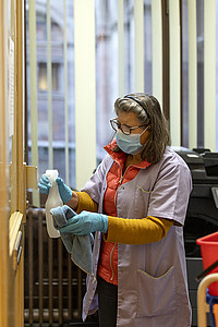 Danielle Friedmann assure le nettoyage des bureaux, des salles de réunion et de convivialité au Palais universitaire.