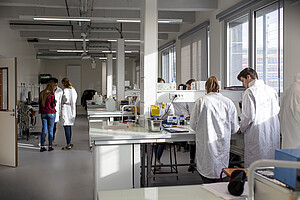 Dans l'IPCB réhabilité, de nouvelles salles accueillent 70 % des TP de la Faculté des sciences de la vie.