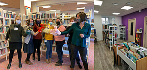 L'équipe de la bibliothèque Education et enseignement de l'Inspé Colmar, qui a la particularité de pouvoir accueillir les classes d'élèves.
