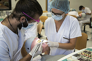 Training center en implantologie de la Faculté de chirurgie dentaire.