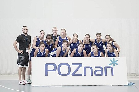 L'équipe universitaire féminine de basketball, championne d'Europe pour la troisième fois.