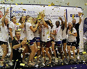 Les basketteuses strasbourgeoises ne boudent  pas leur plaisir d'être championnes d'Europe universitaires pour la troisième fois. Crédit : EUSA basketball.