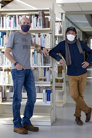 Marc Estival et Samuel Daragon sont magasiniers  des bibliothèques de l'Université de Strasbourg.