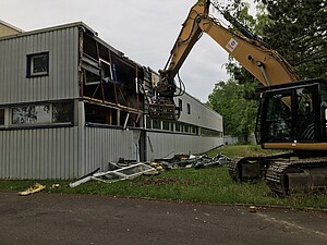 La démolition de l'ancien hall a débuté début juin.