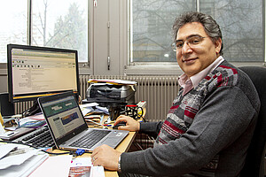 Nader Nasiri-Moghaddam, professeur et directeur du département d'études persanes, est un utilisateur régulier et convaincu de LimeSurvey (lire encadré).