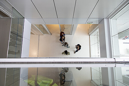 Imaginé par le cabinet d’architectes Lipsky & Rollet, le bâtiment offre de saisissantes perspectives.