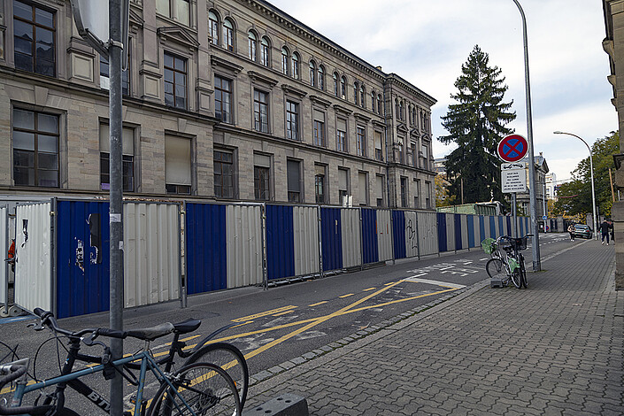 L’entrée du chantier et la base vie sont installés rue Lobstein. (Crédit photos : Catherine Schröder/Unistra)